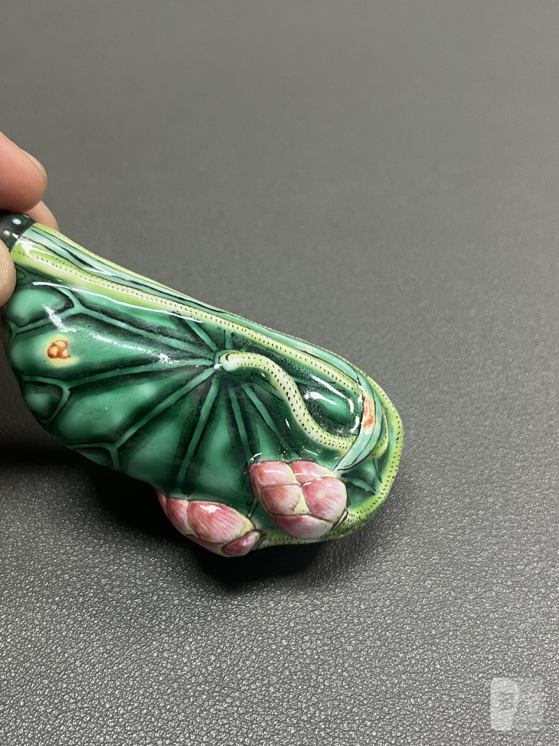 清  仿生荷叶莲花鼻烟壶 - 图9
